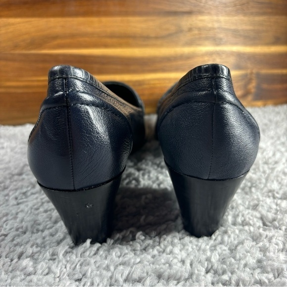 Michelle D Loafers Womens 10 Penny Loafer Heels Leather Classic Office Business - Picture 5 of 11